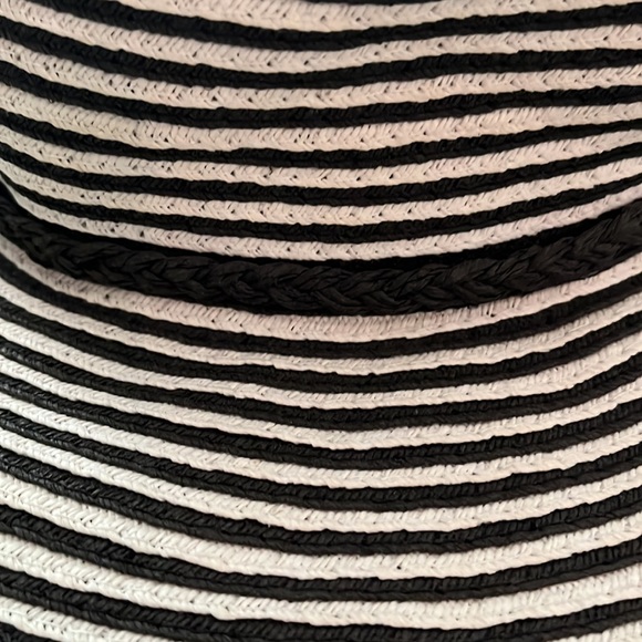 Banana Republic Wide Brim Summer Hat - Picture 2 of 5